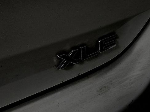 Used 2021 Toyota Highlander XLE FWD image 32