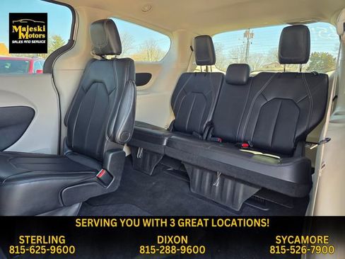 Used 2024 Chrysler Pacifica Touring-L image 25