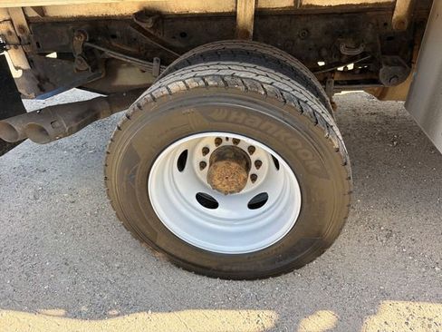 Used 2016 Ford F550 4x4 Regular Cab Super Duty image 23