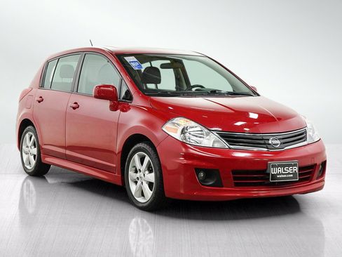 Used 2011 Nissan Versa Hatchback w/ Premium Pkg FWD image 8