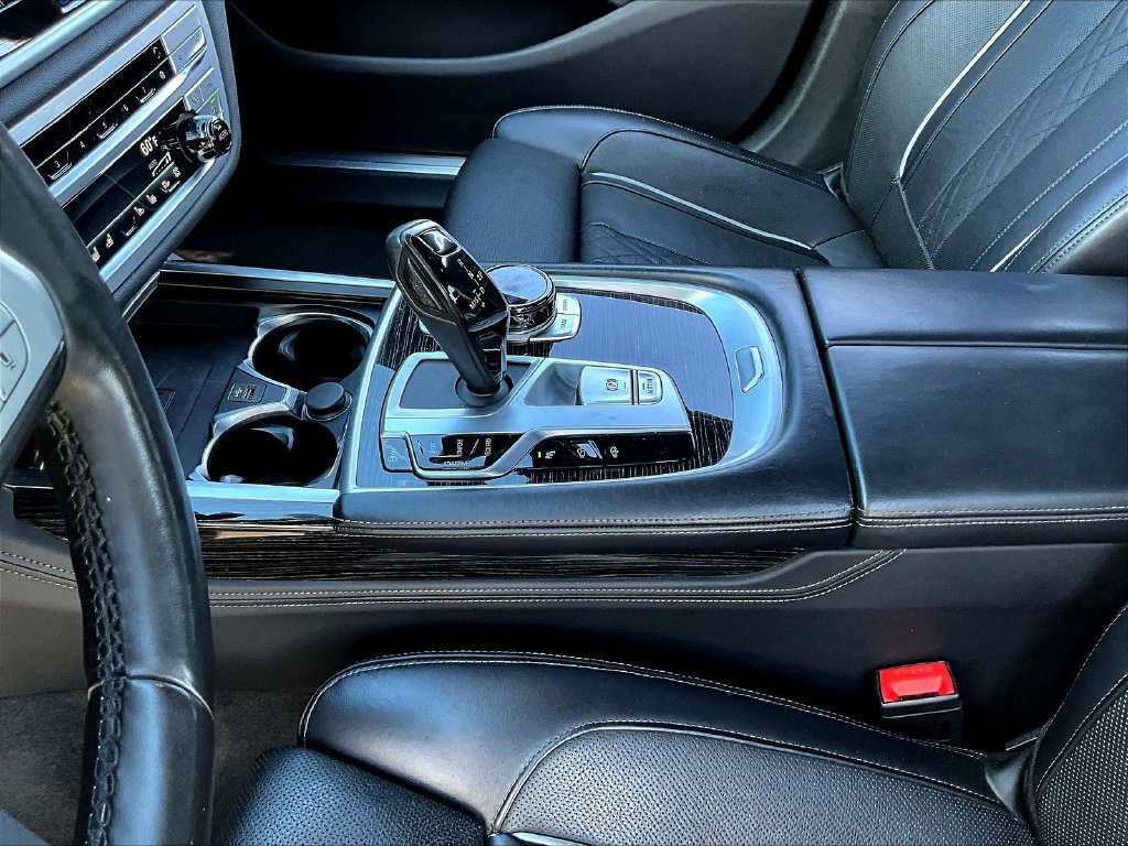 Used 2021 BMW 750i xDrive w/ Executive Package AWD/4WD image 18