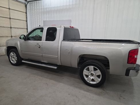 Used 2008 Chevrolet Silverado 1500 LT w/ Texas Edition image 8