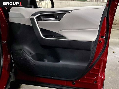 Used 2025 Toyota RAV4 XLE image 22