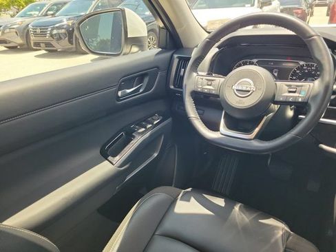 Certified 2024 Nissan Pathfinder SL FWD image 16