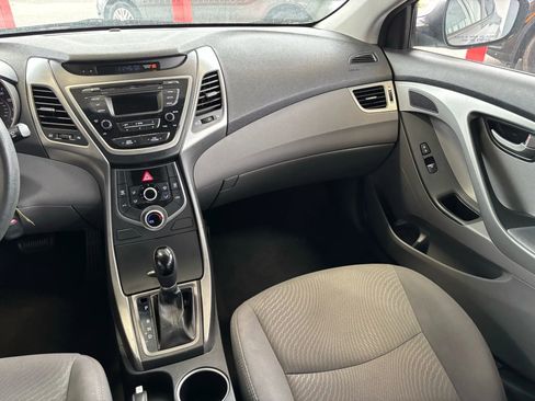 Used 2016 Hyundai Elantra SE image 11