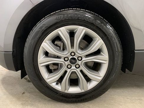 Used 2024 Ford Edge Titanium image 2