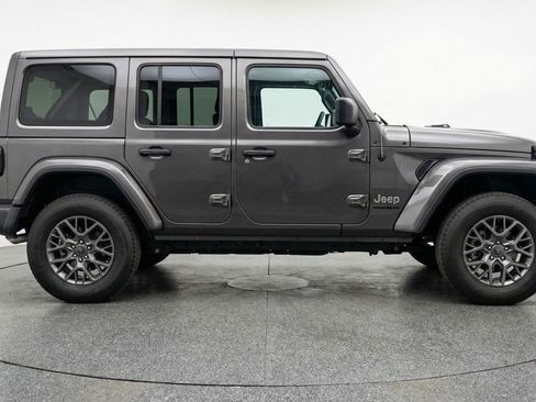 Used 2025 Jeep Wrangler Sahara image 11
