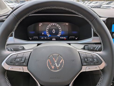 New 2026 Volkswagen Taos SE image 32