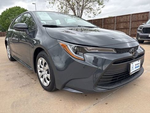 Used 2025 Toyota Corolla LE FWD image 2
