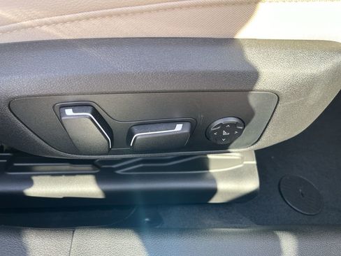 Certified 2025 BMW 330i Sedan w/ Premium Package image 37