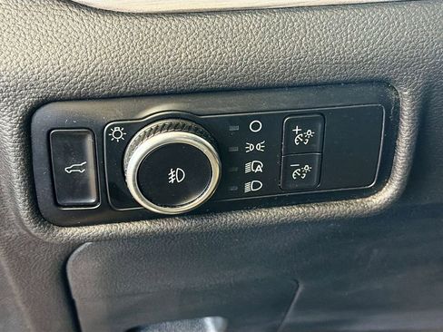 Used 2023 Ford Explorer Limited AWD/4WD image 13