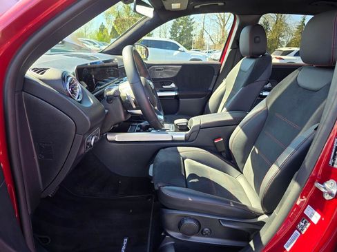 Used 2022 Mercedes-Benz GLB 250 4MATIC image 13