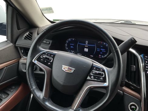 Used 2017 Cadillac Escalade Premium Luxury RWD image 12