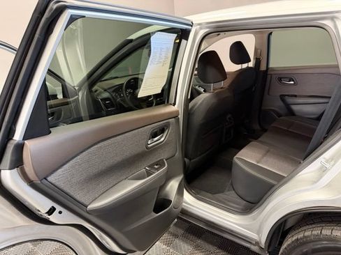 Used 2021 Nissan Rogue SV AWD/4WD image 18