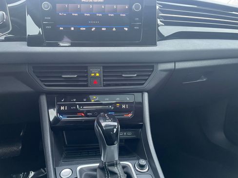 Used 2025 Volkswagen Jetta SE image 18