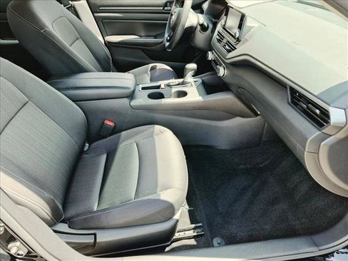 Used 2024 Nissan Altima 2.5 S FWD image 19