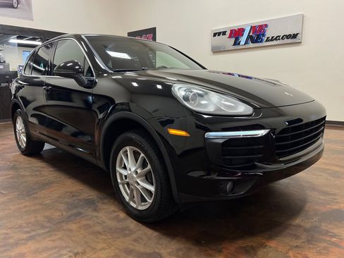 Used 2016 Porsche Cayenne AWD/4WD image 3