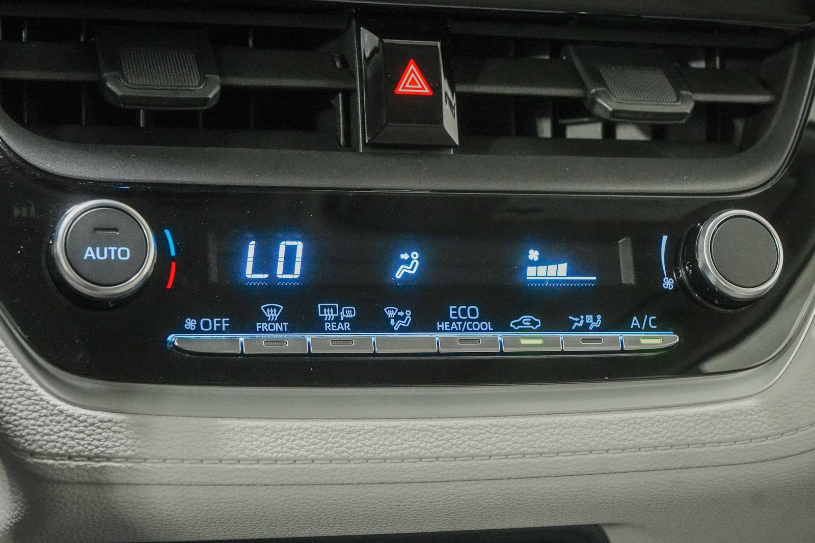 Used 2026 Toyota Corolla Cross LE w/ Moonroof Package AWD/4WD image 31
