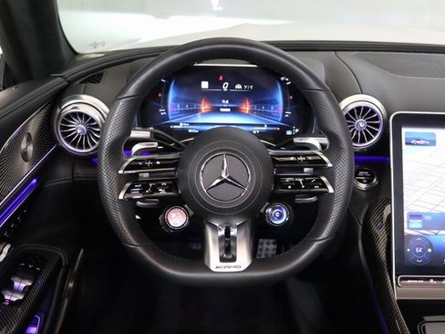 Used 2022 Mercedes-Benz SL 55 AMG 4MATIC w/ Driver Assistance Package image 6