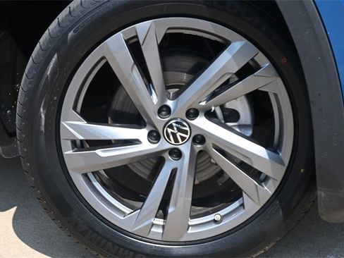 Certified 2024 Volkswagen Atlas Cross Sport SEL R-Line image 7