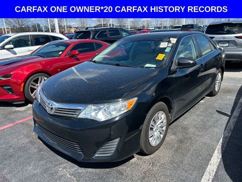 Used 2012 Toyota Camry L image 2