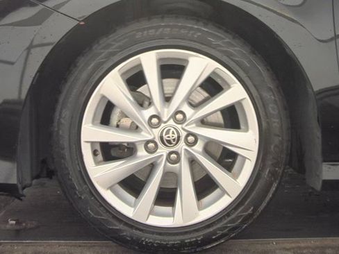 Used 2021 Toyota Camry LE image 11