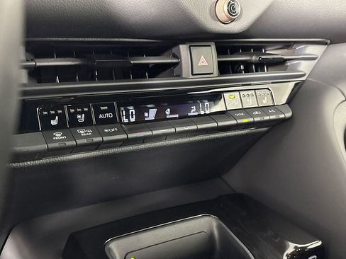 Certified 2025 Toyota Crown Signia AWD/4WD image 19