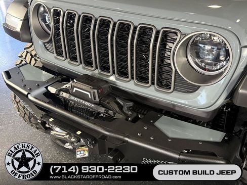 Used 2025 Jeep Wrangler Unlimited Rubicon 4xe AWD/4WD image 6