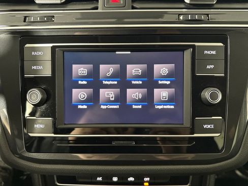 Used 2021 Volkswagen Tiguan S image 20