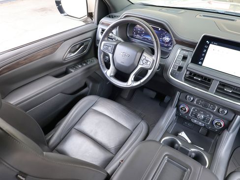 Used 2022 Chevrolet Tahoe Z71 w/ Luxury Package image 15