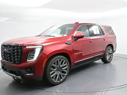 Used 2025 GMC Yukon Denali Ultimate AWD/4WD image 3