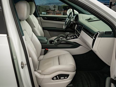 Used 2019 Porsche Cayenne S image 25