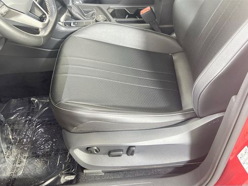 Used 2022 Volkswagen Tiguan SE image 18