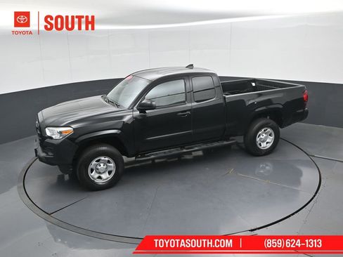Used 2019 Toyota Tacoma SR image 42