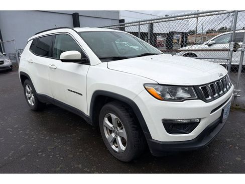 Used 2018 Jeep Compass Latitude image 2