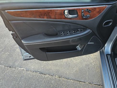 Used 2016 Hyundai Equus Signature image 18