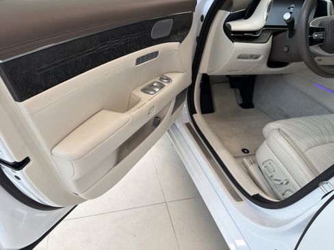 Used 2025 Genesis G90 3.5T AWD/4WD image 13