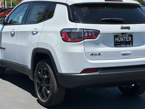 New 2026 Jeep Compass Latitude AWD/4WD image 5