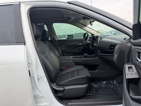 Used 2026 Nissan Rogue SV w/ SV Premium Package image 23