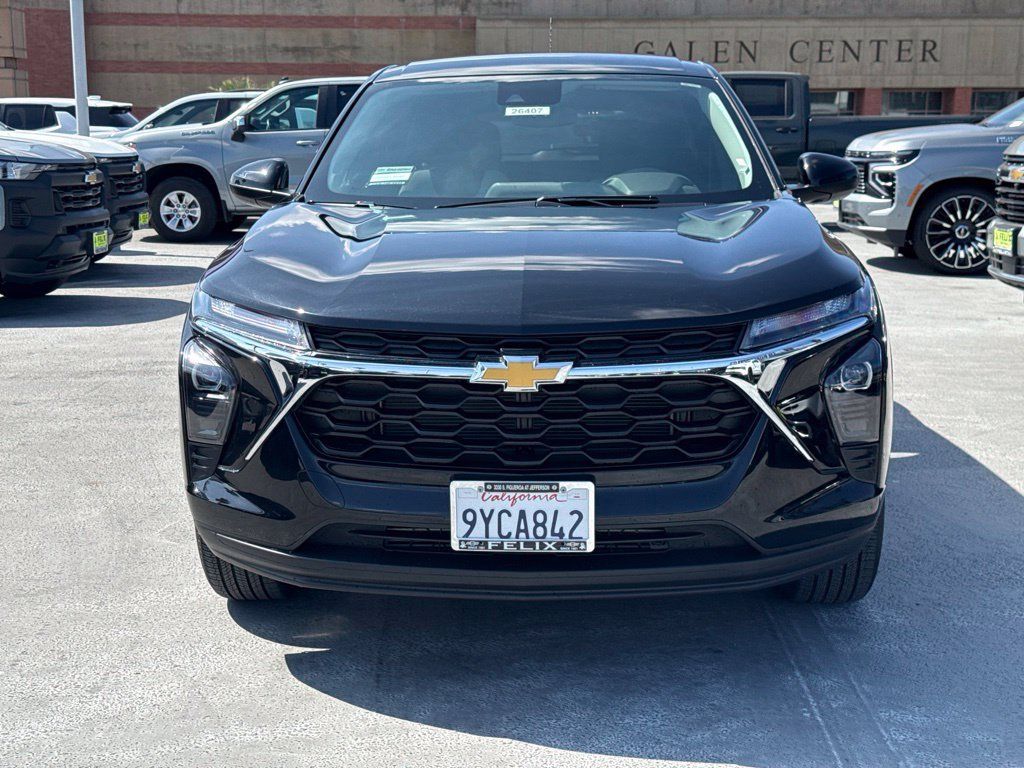 Used 2026 Chevrolet Trax LS w/ LS Convenience Package FWD image 2