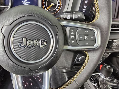 Used 2025 Jeep Wrangler Unlimited Sahara AWD/4WD image 25