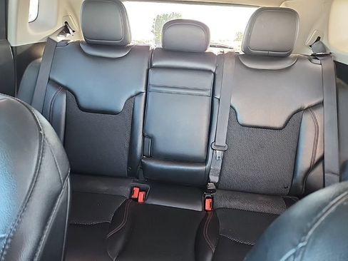Used 2018 Jeep Compass Trailhawk AWD/4WD image 30