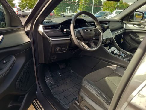 New 2025 Jeep Grand Cherokee Altitude w/ Trailer Tow Package image 10