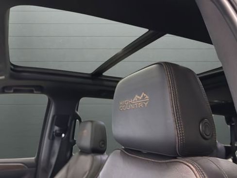 Used 2022 Chevrolet Tahoe High Country image 16