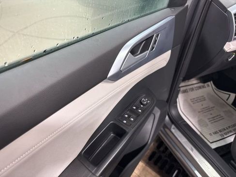 New 2025 Volkswagen Taos SE image 5
