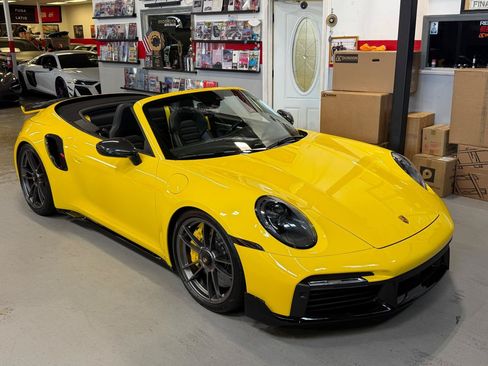 Used 2022 Porsche 911 Cabriolet AWD/4WD image 4