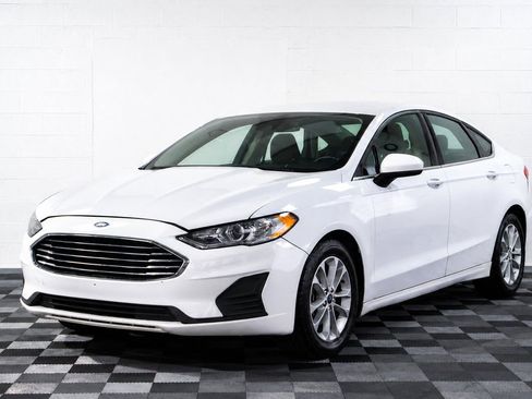Used 2020 Ford Fusion SE FWD image 1