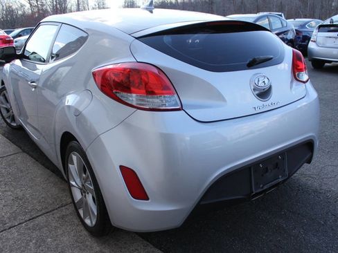 Used 2017 Hyundai Veloster image 7