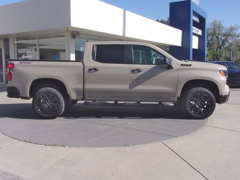 Used 2023 Chevrolet Silverado 1500 Custom Trail Boss w/ LPO, Dark Essentials Package AWD/4WD image 11