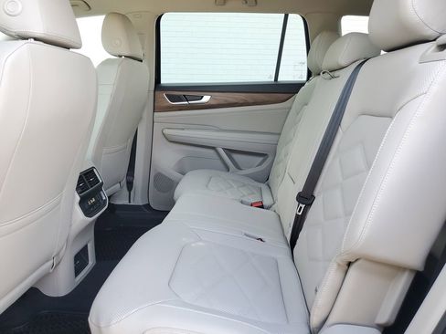 New 2026 Volkswagen Atlas SE FWD image 8